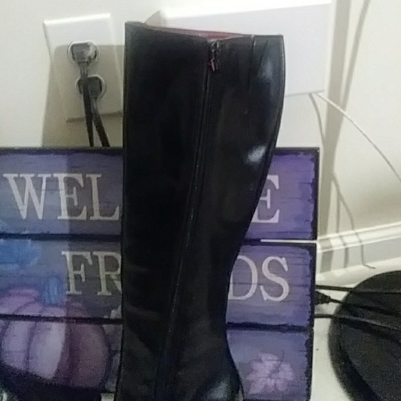 Black Heeled boots - Picture 5 of 8
